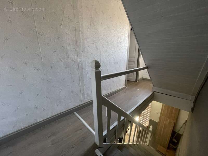 Maison en pierre  210 m2 avec potentiel - photo 7