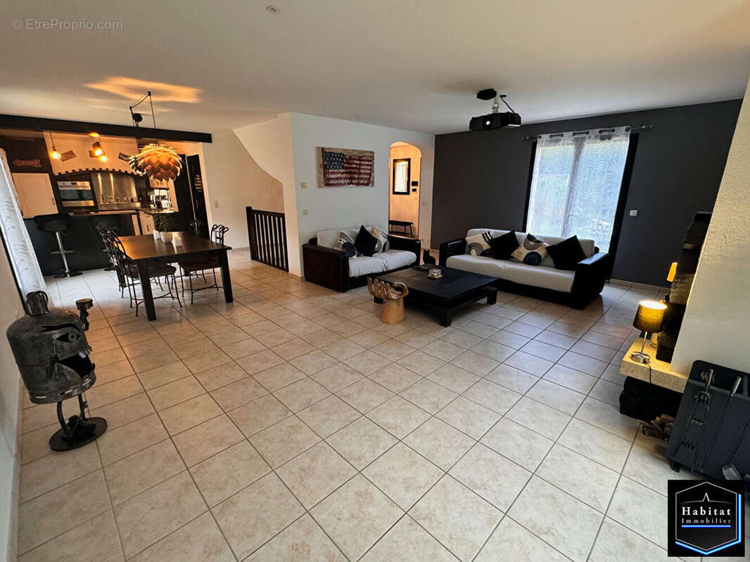 Maison à LE PLESSIS-BELLEVILLE