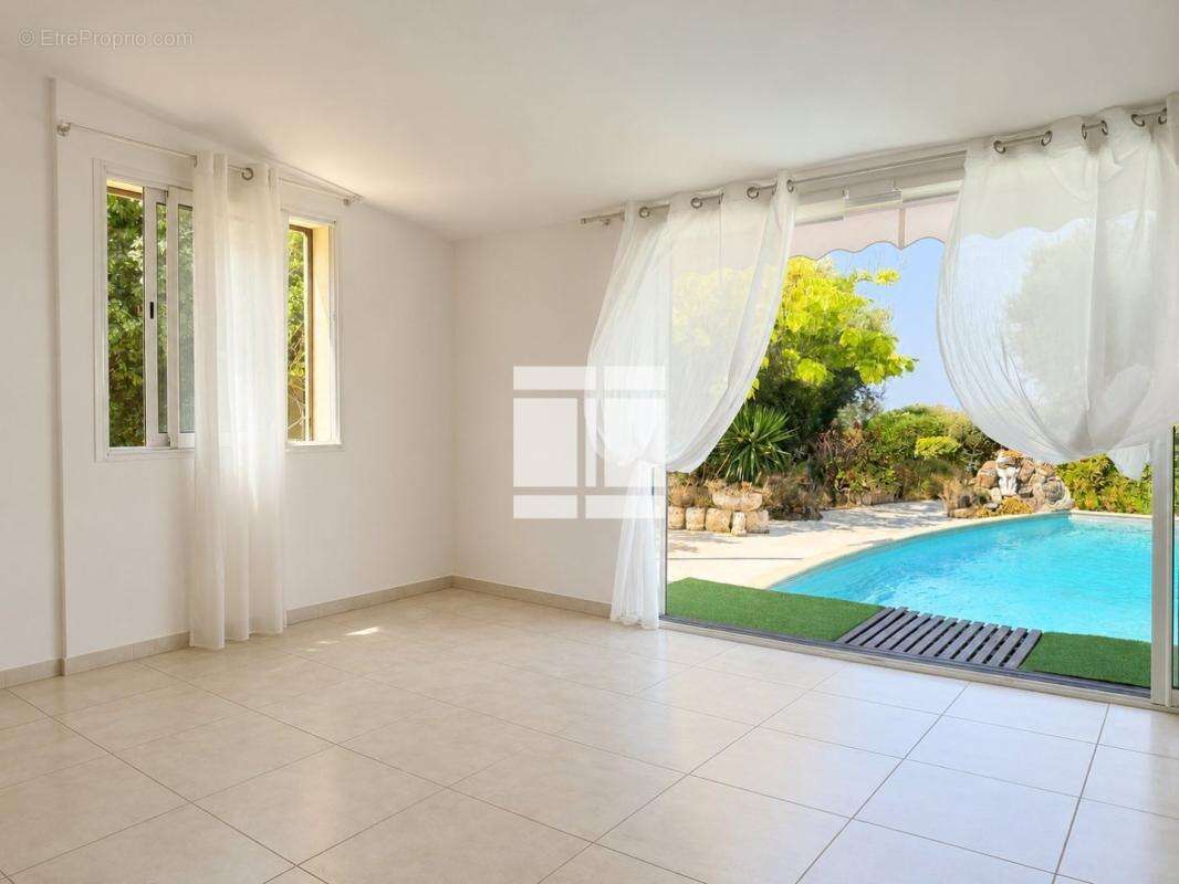 Villa de plain-pied - piscine - T2 indépendant - photo 2