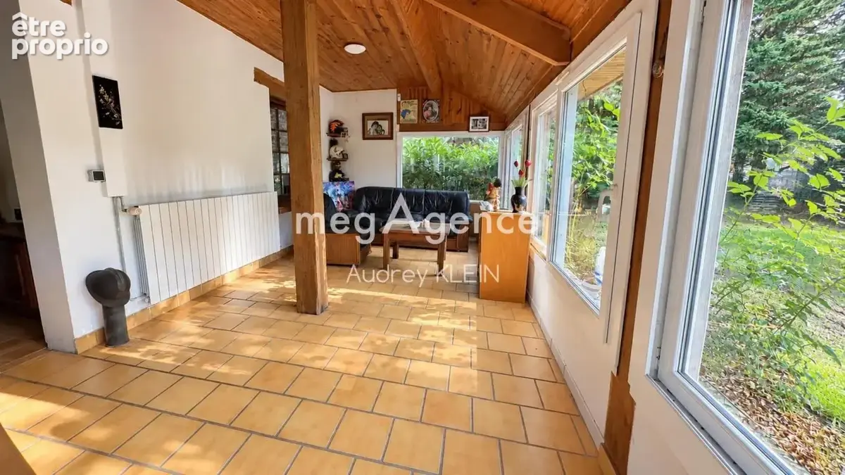 Maison familiale de 216 m² avec 5 chambres, véranda chauffée et terrain clos de 2 478 m² - photo 5