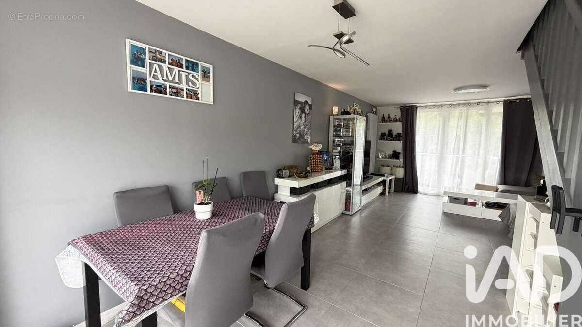 Photo 3 - Appartement à SAVIGNY-LE-TEMPLE