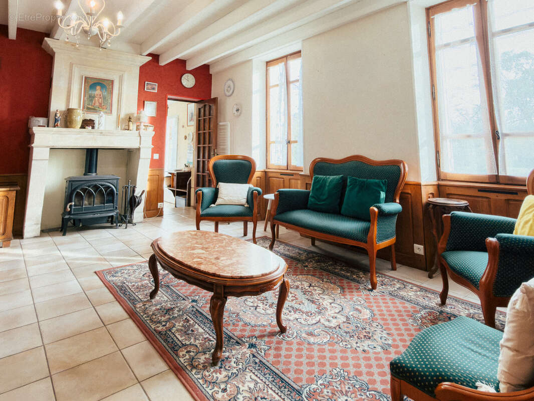 Maison à BAIGNES-SAINTE-RADEGONDE