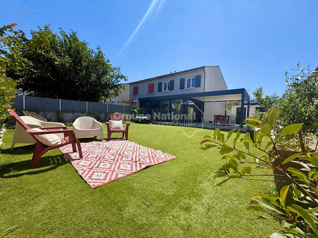 Maison à CHATEAUNEUF-LES-MARTIGUES