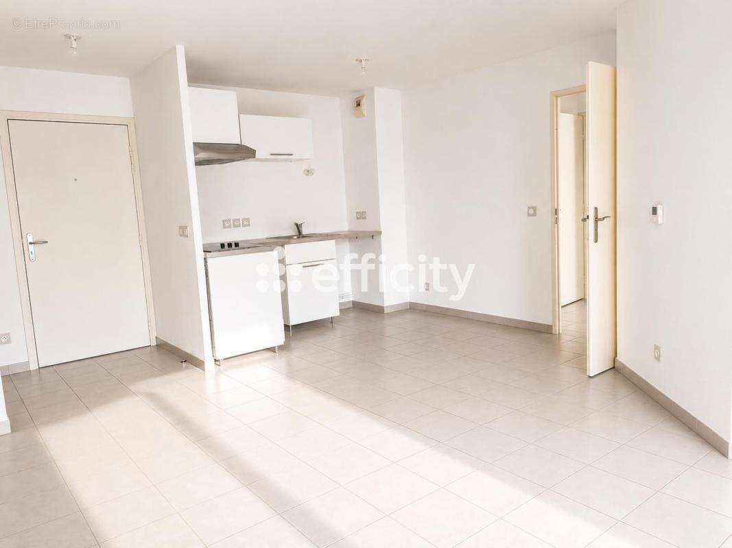 Appartement à MARSEILLE-4E