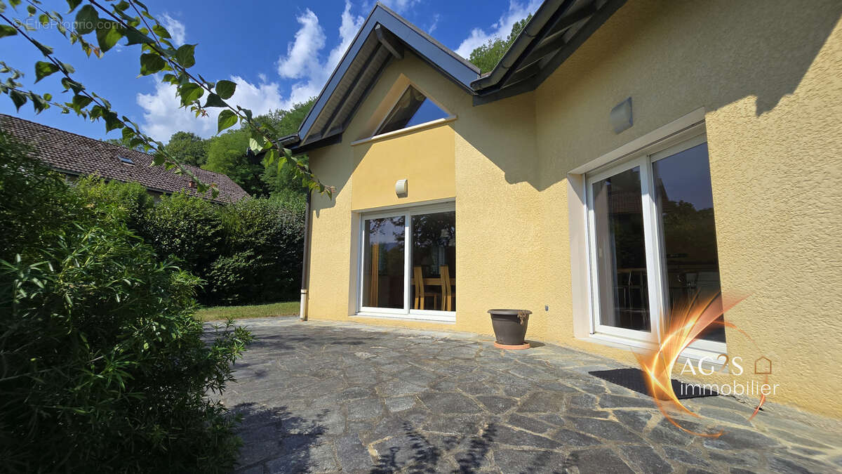 Maison traditionnelle de 2003 baignée de lumière  - photo 11