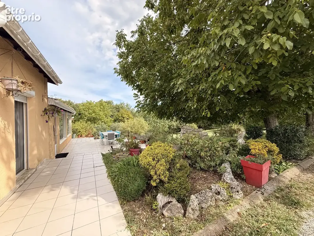 Maison familiale sur 1 hectare de terrain arboré - photo 21