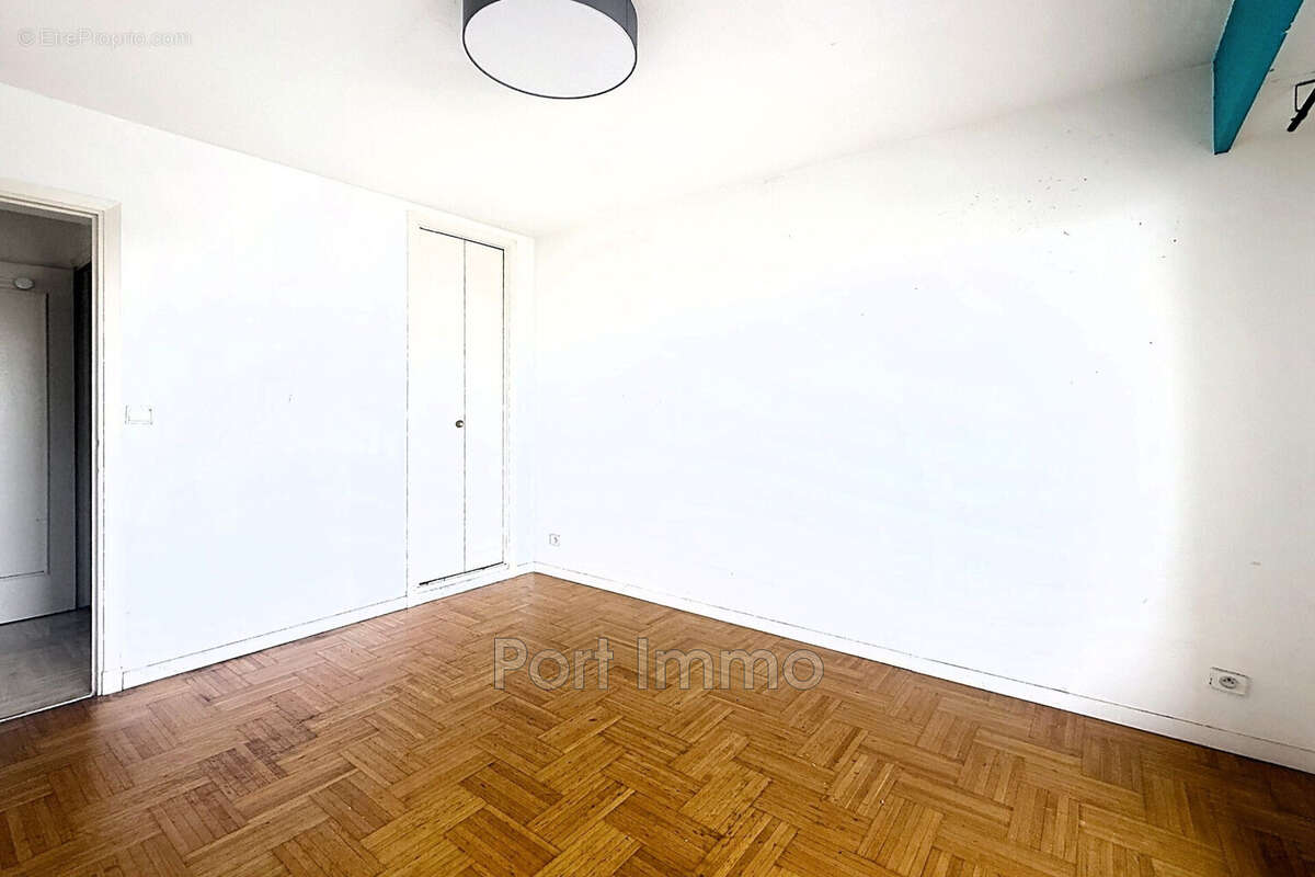 Appartement 78 m² à Saint-Laurent-Du-Var  - photo 6