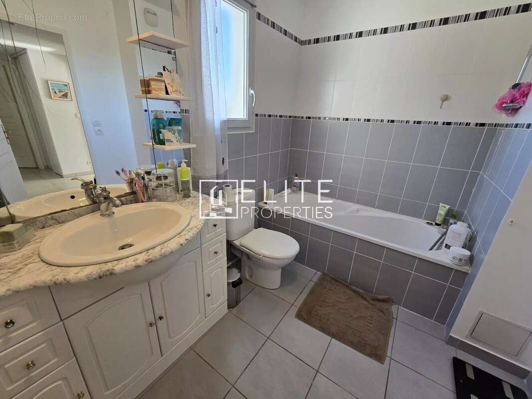 Appartement à MANDELIEU-LA-NAPOULE