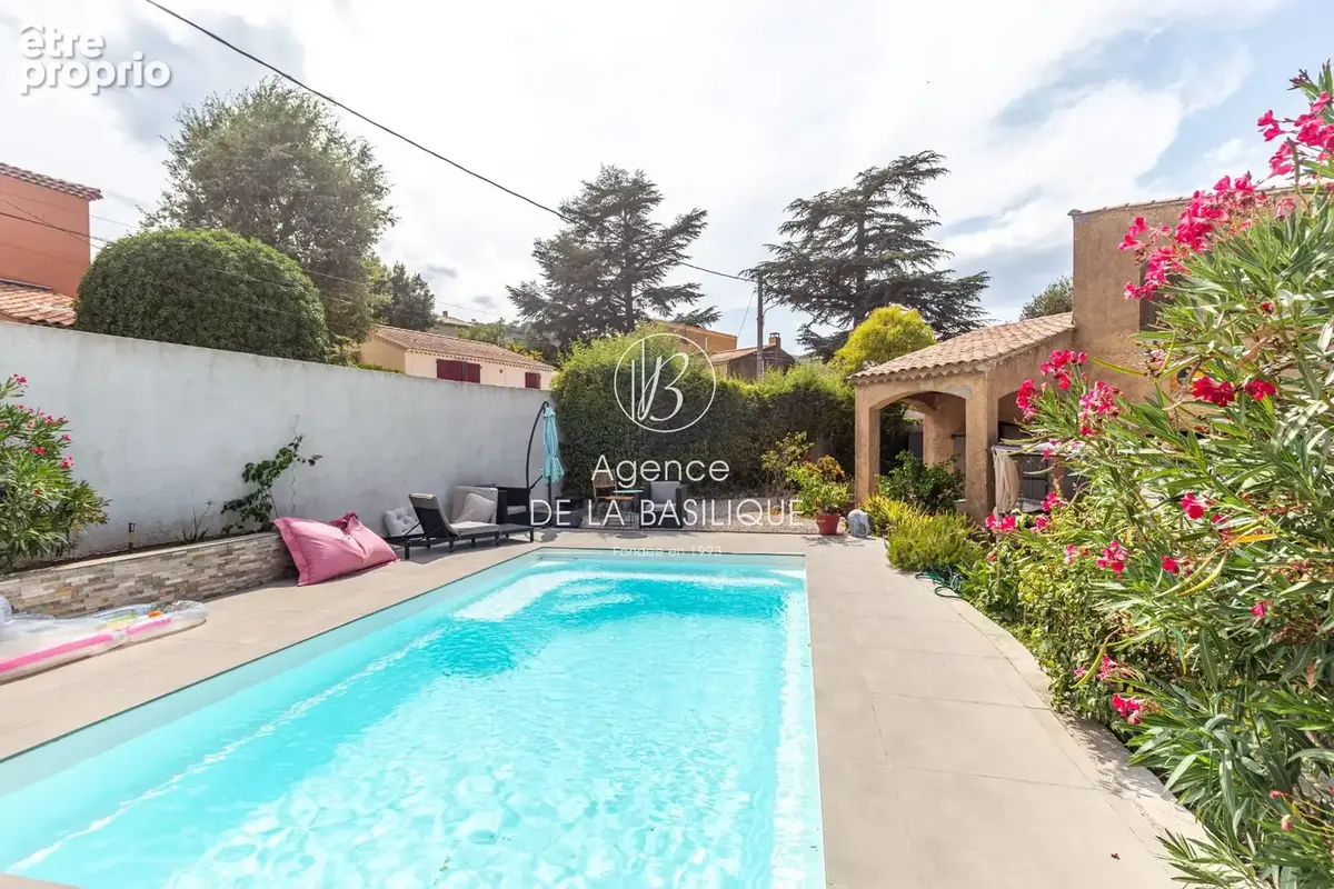 Photo Maison à Saint-Maximin-La-Sainte-Baume au prix de 449 000€