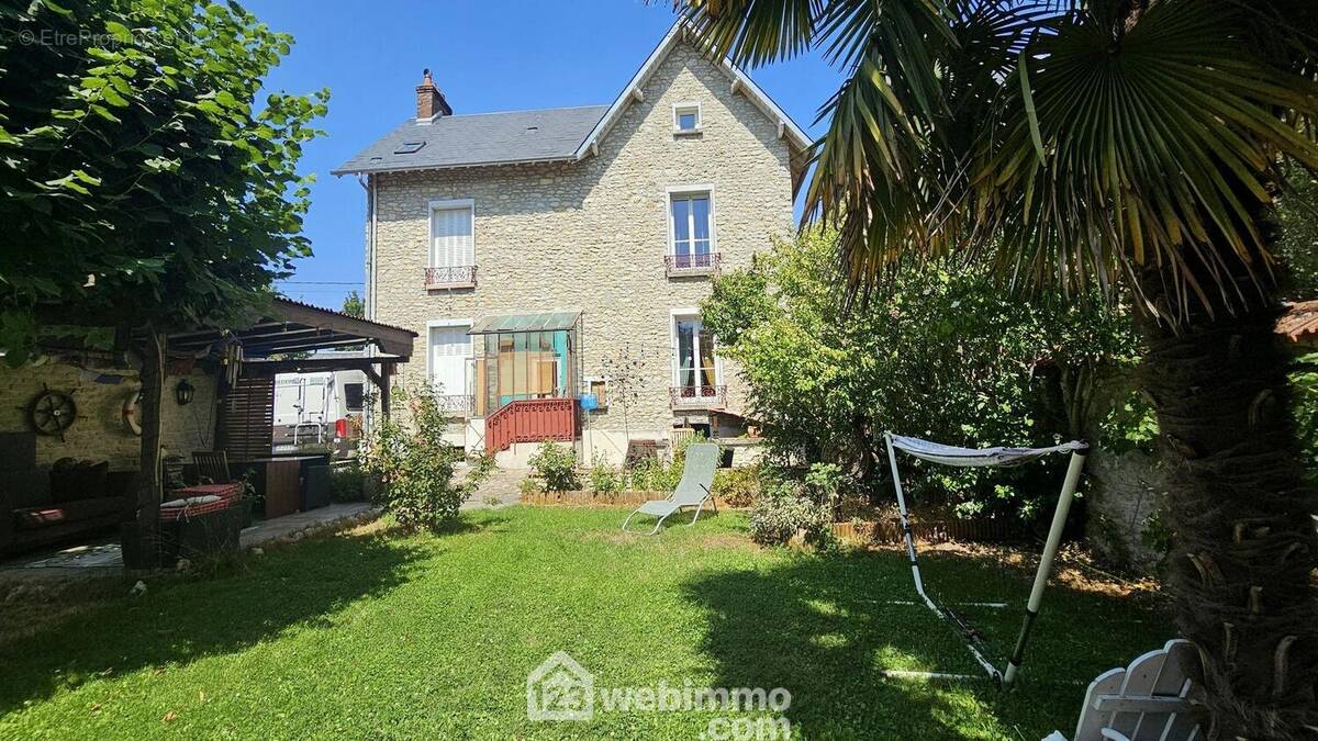 Venez visiter cette belle maison bourgeoise de 160 m². - Maison à GIRONVILLE-SUR-ESSONNE