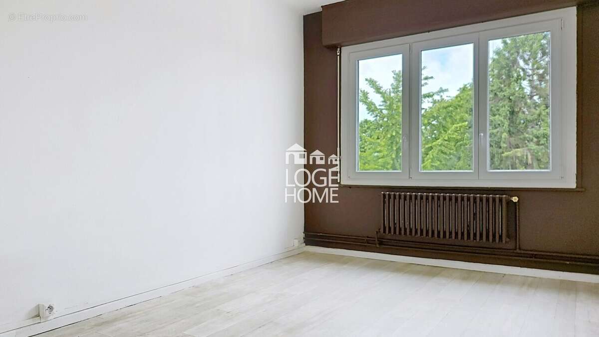 Chambre appartement 2nd étage - Appartement à HENIN-BEAUMONT