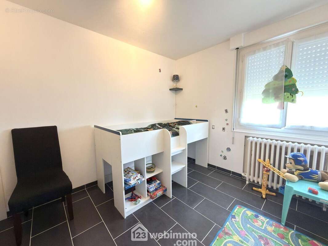 Maison 102 m² à Maze  - photo 7