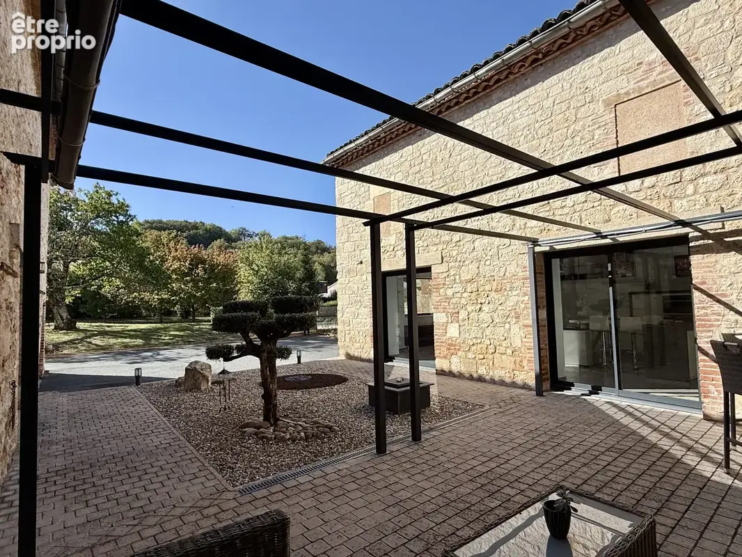 Magnifique maison en pierre entièrement rénovée, avec piscine et jardin arboré. - photo 2