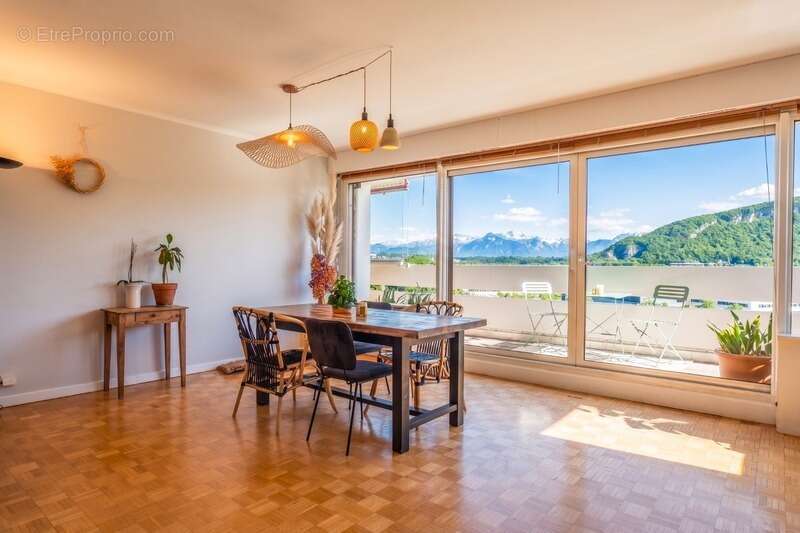 Appartement à AMBILLY