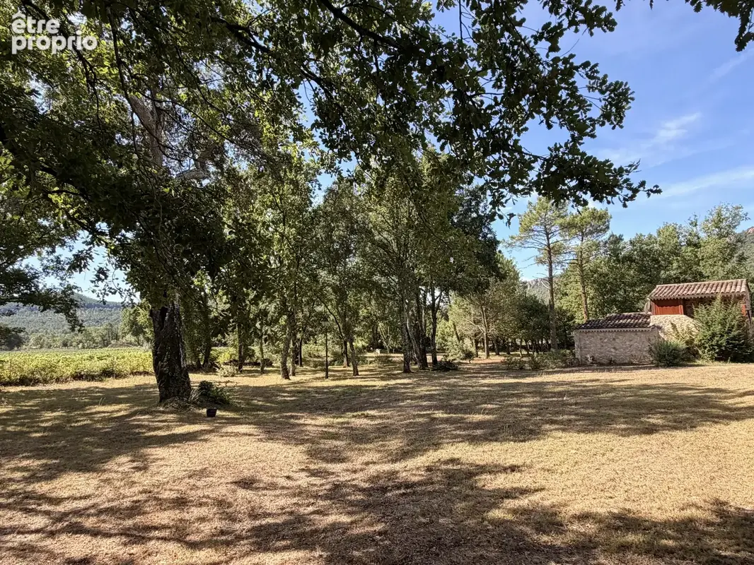 Élégante propriété avec villa principale, mazet en pierres et piscine - photo 16