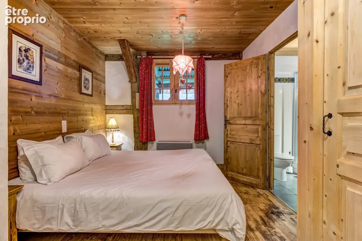 MORZINE – Chalet traditionnel de 7 chambres comprenant deux appartements indépendants - photo 9