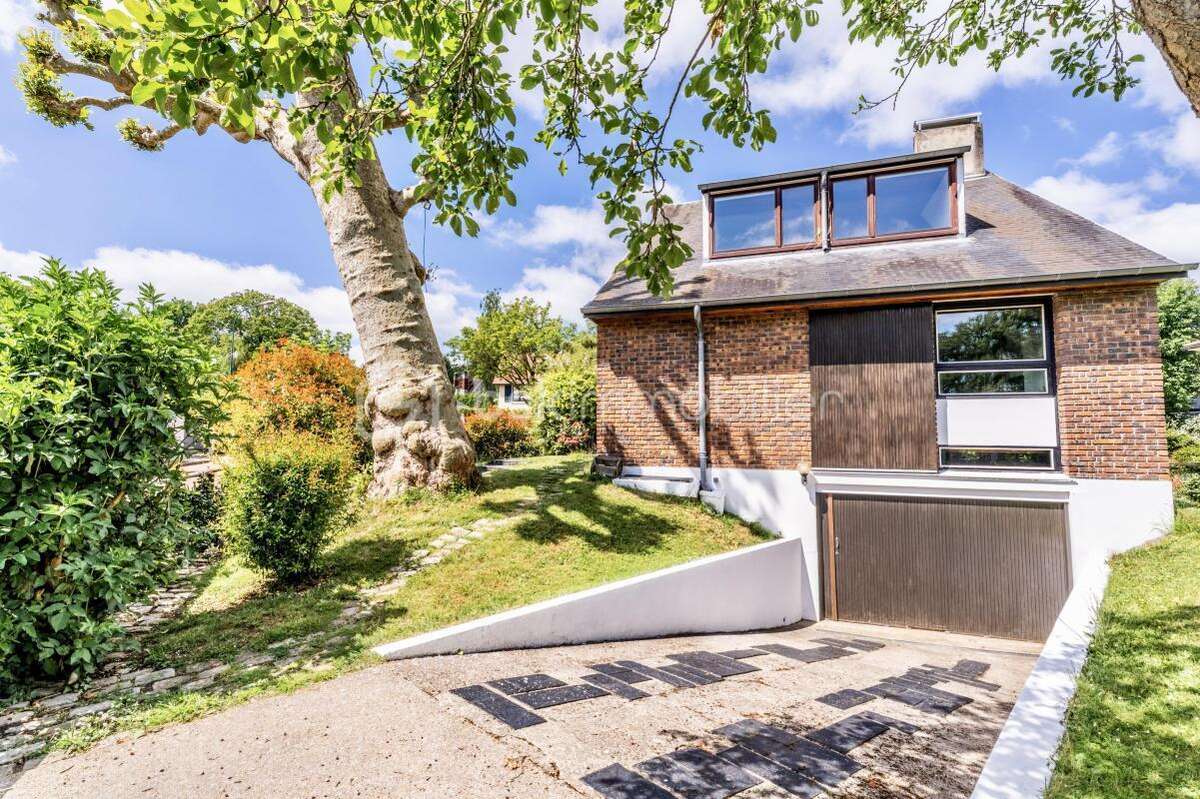 Maison à MARNES-LA-COQUETTE