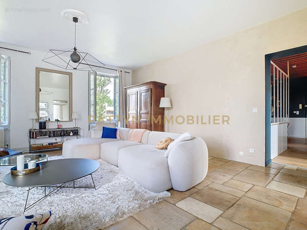 Appartement à NEUVILLE-SUR-SAONE