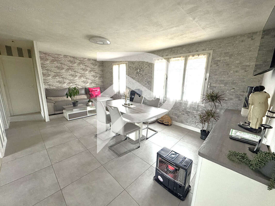 Maison à IVRY-LA-BATAILLE