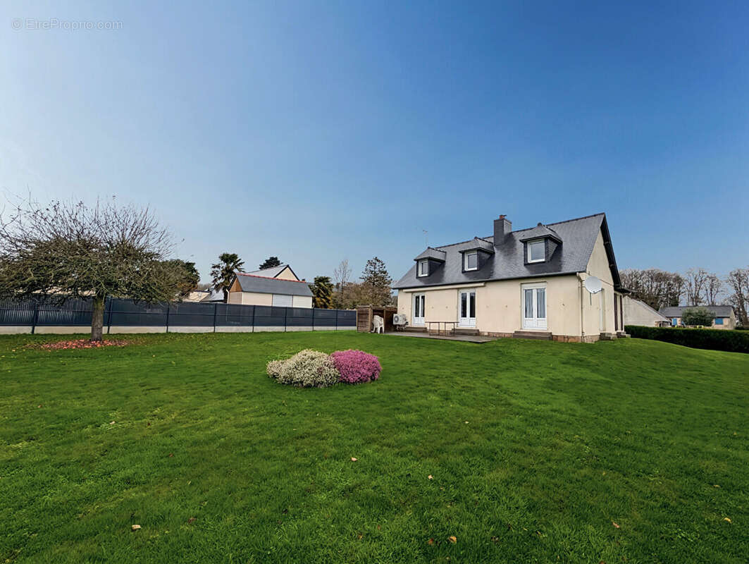 Maison à ROZ-SUR-COUESNON