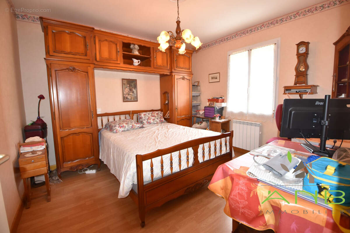 Maison 115 m² à Dirac  - photo 8