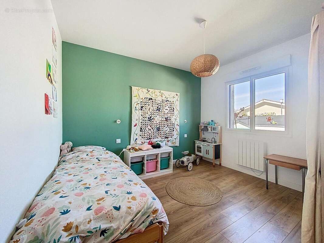 Maison 100 m² à Ambares-Et-Lagrave  - photo 8