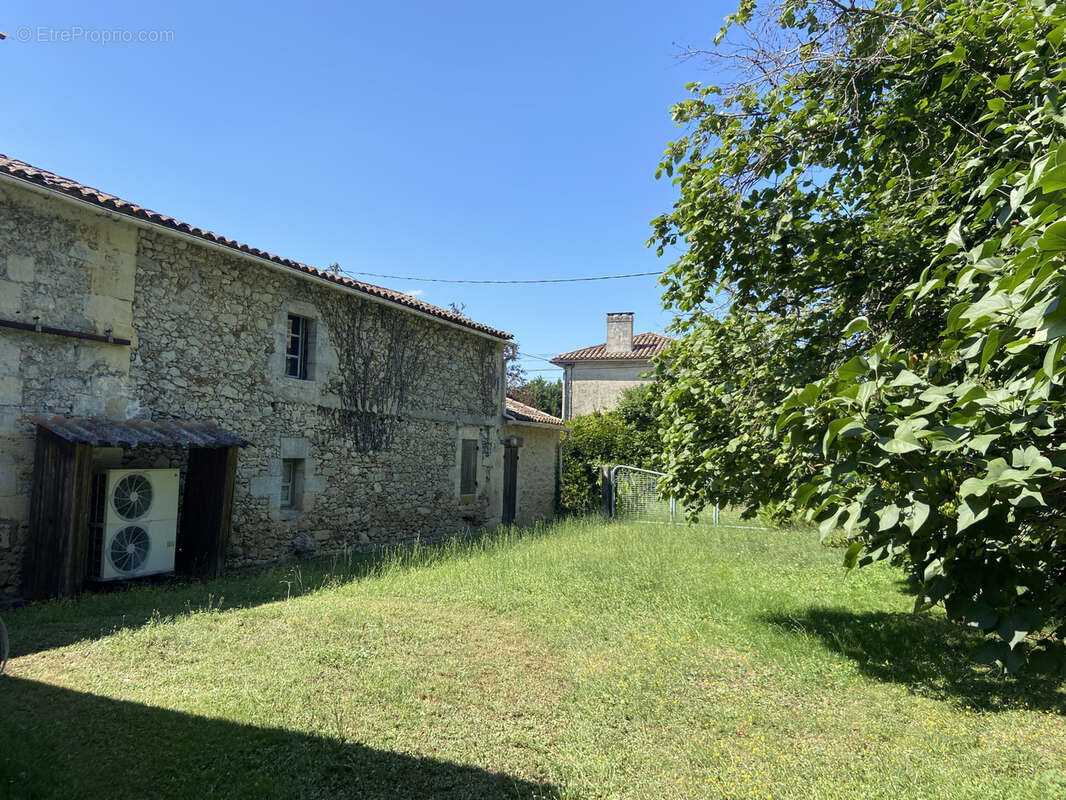 Maison à PUJOLS