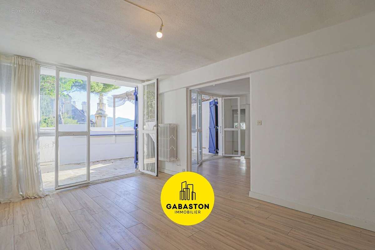 Appartement à MARSEILLE-7E