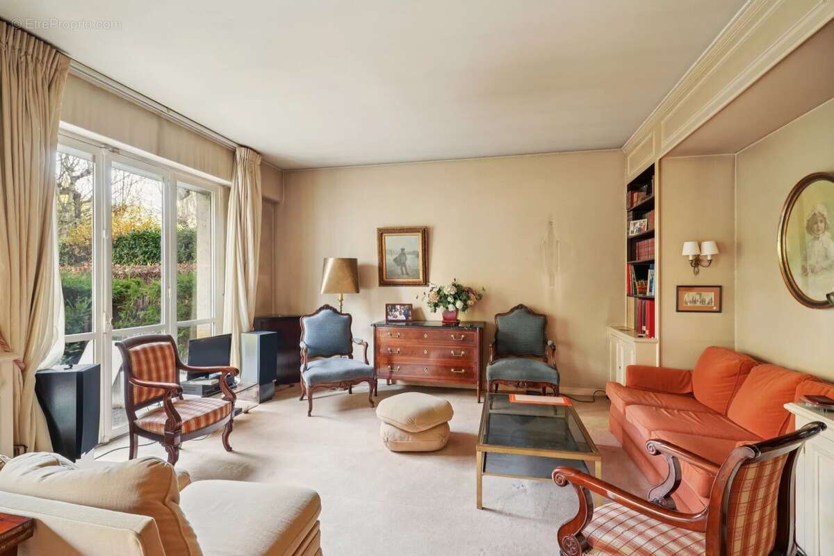 Appartement à NEUILLY-SUR-SEINE