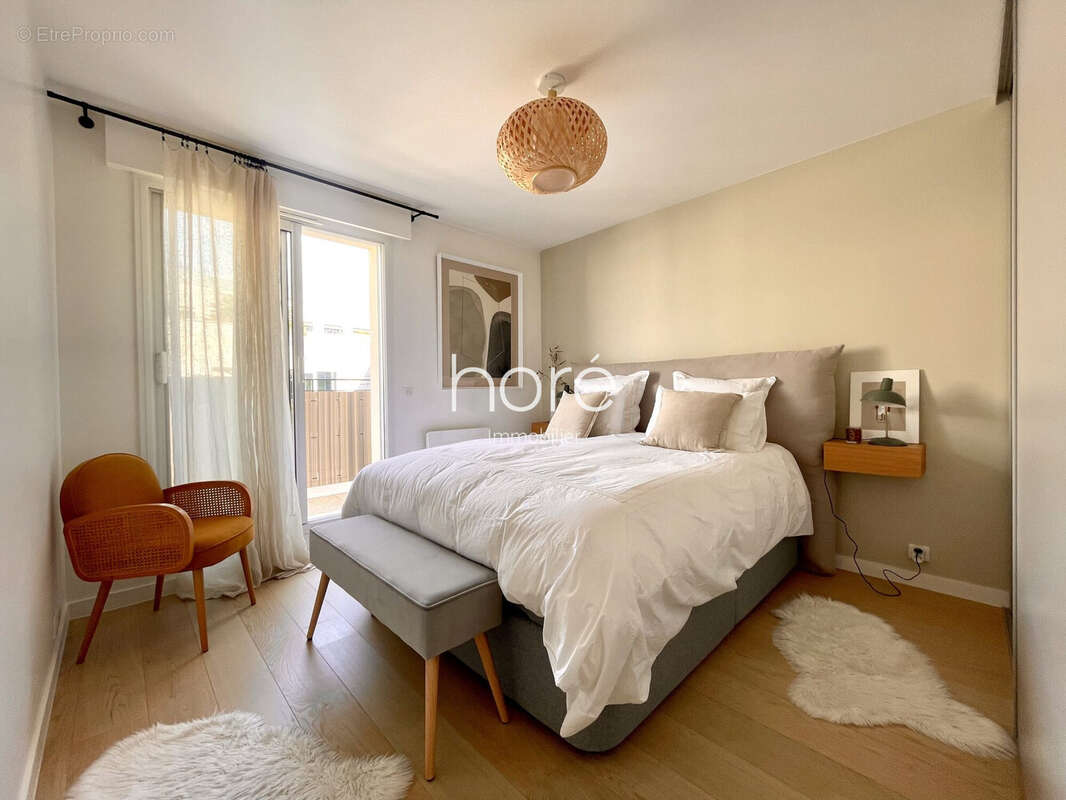 Appartement à LA GARENNE-COLOMBES