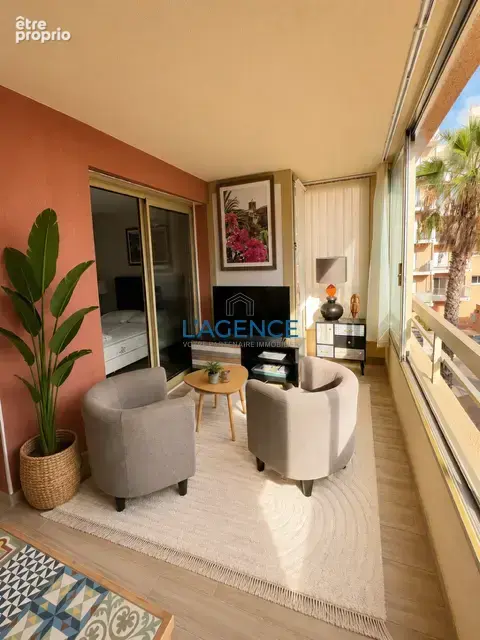 Hyeres port-superbe t2 renové-vue degagée-proche mer - photo 2