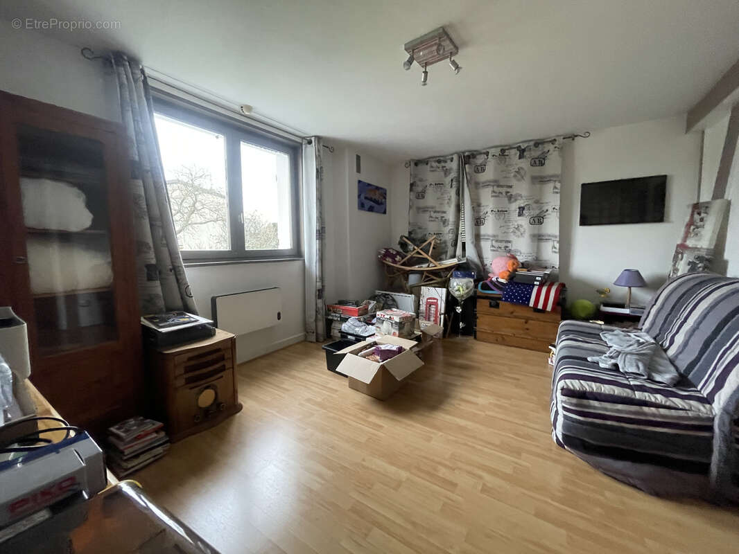 Maison à SAINT-GERMAIN-LESPINASSE