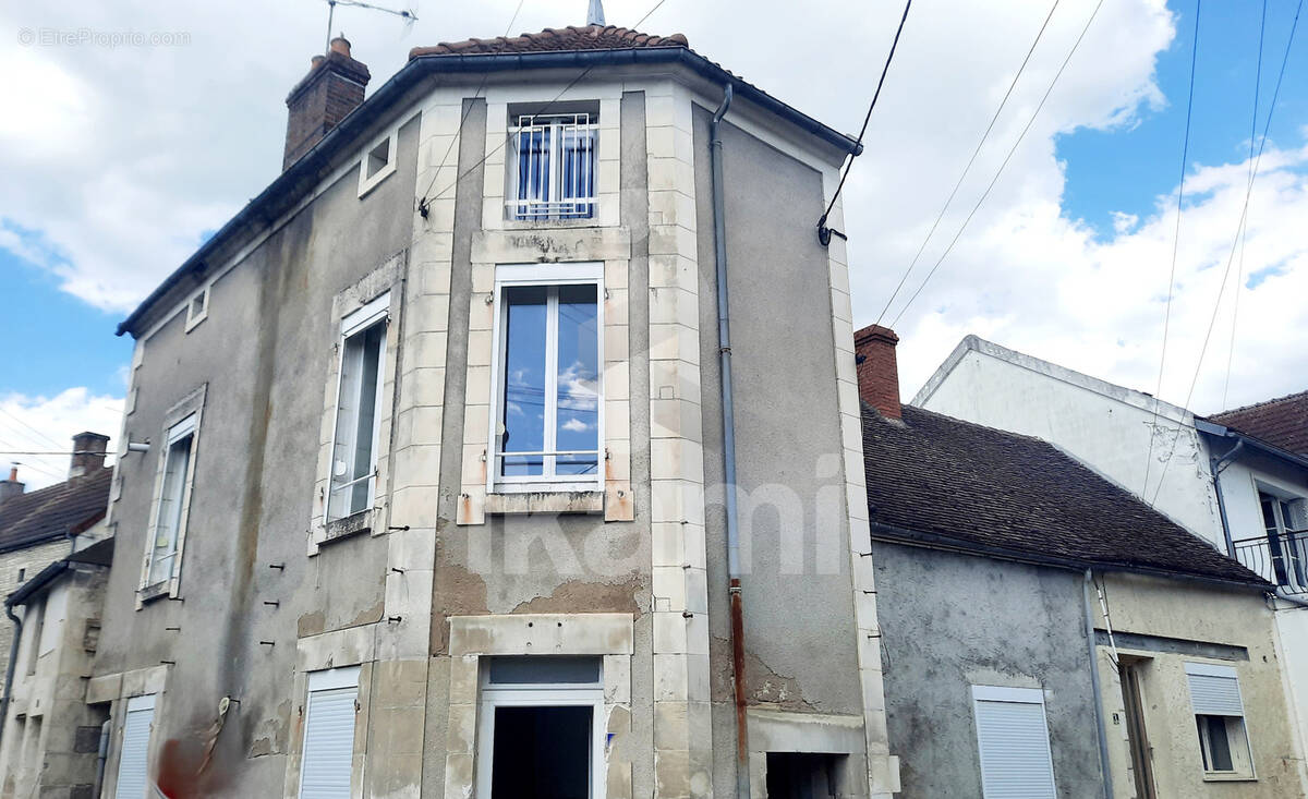 Appartement à COURSON-LES-CARRIERES