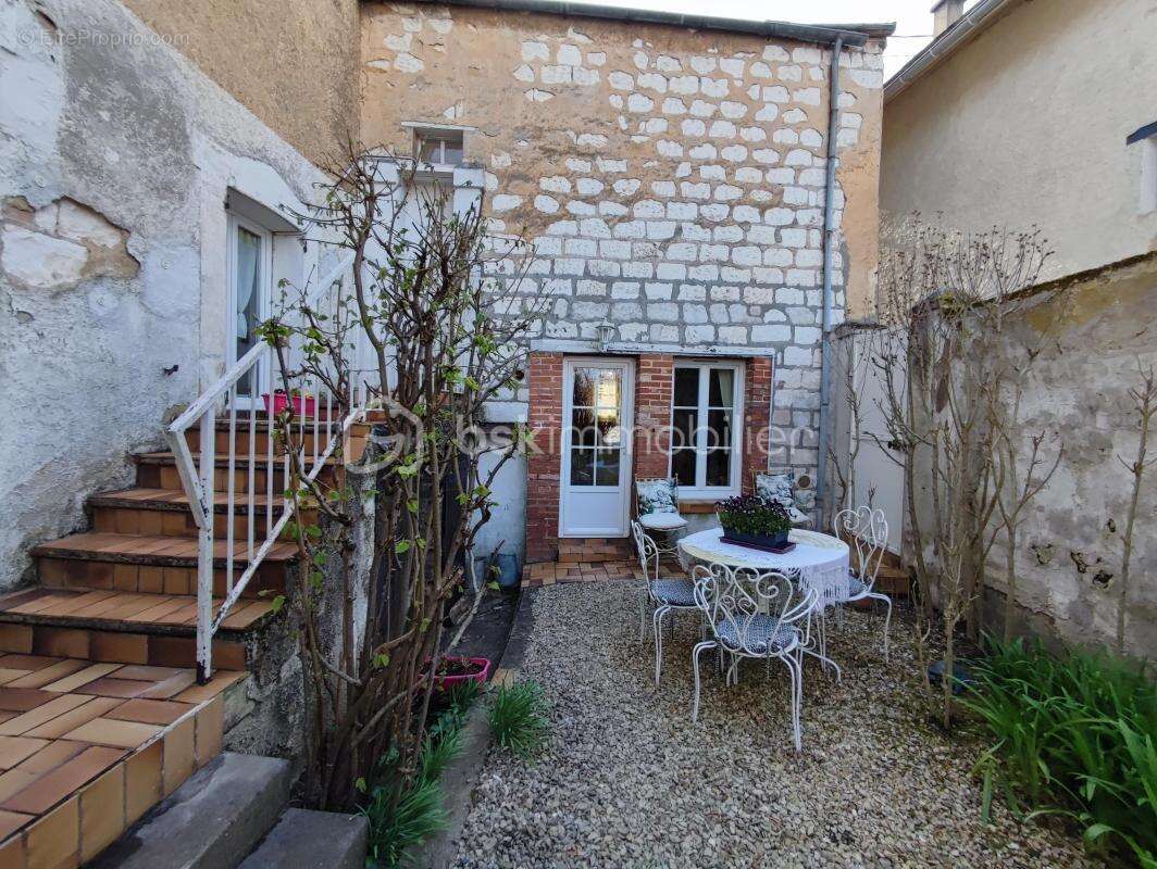 Maison à PONT-SUR-YONNE