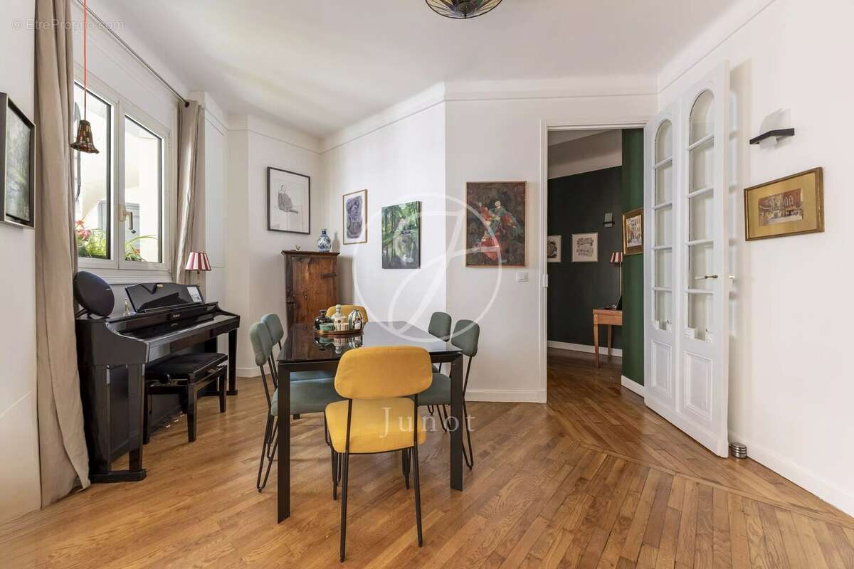 Appartement à PARIS-7E
