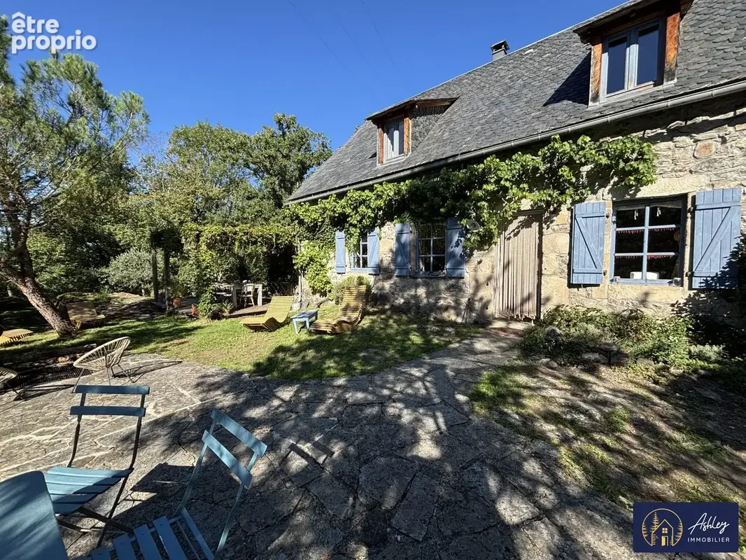 Maison 5 pièces CHAMPS-SUR-TARENTAINE (Cantal)