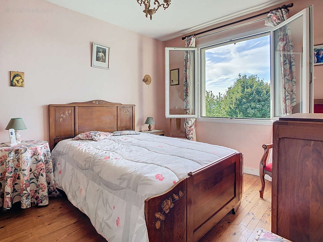 Maison à CONDE-SUR-VIRE