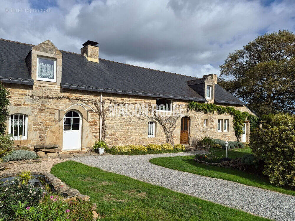 Longère sur 1500 m² de terrain paysagé GOLFE DU MORBIHAN - photo 3