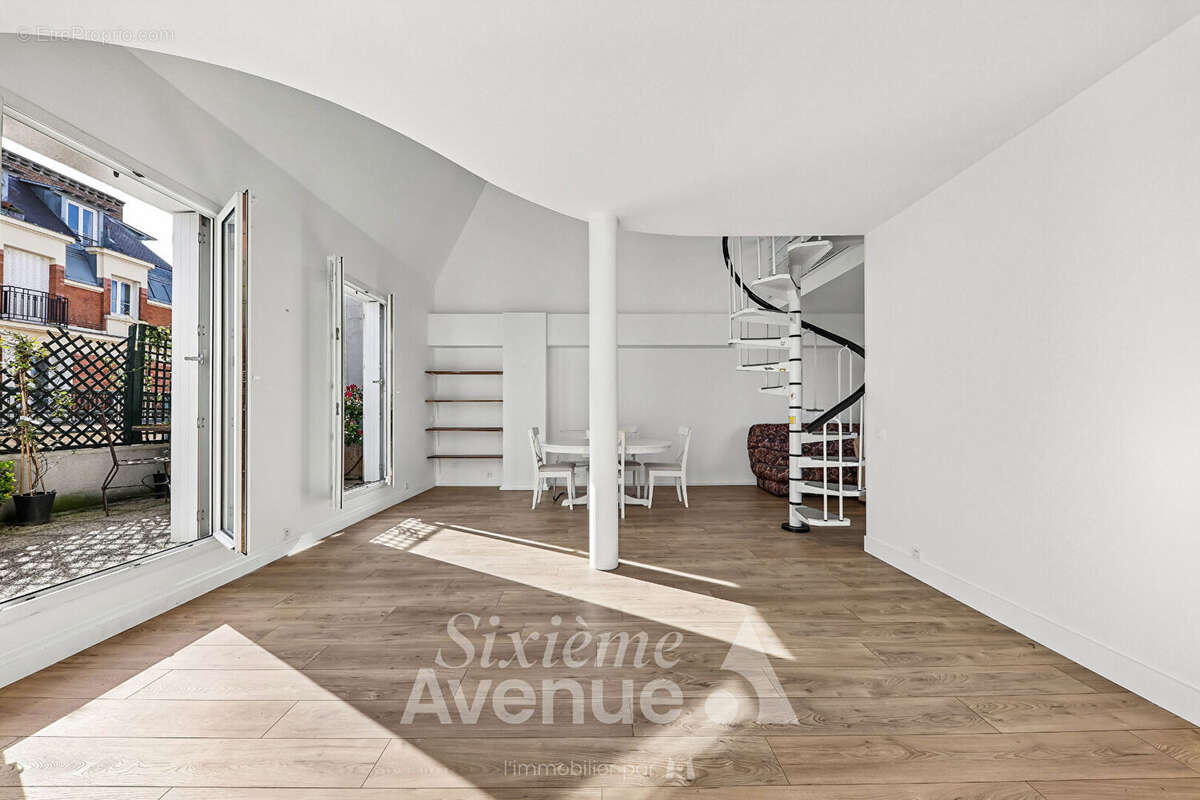 Appartement à PARIS-18E