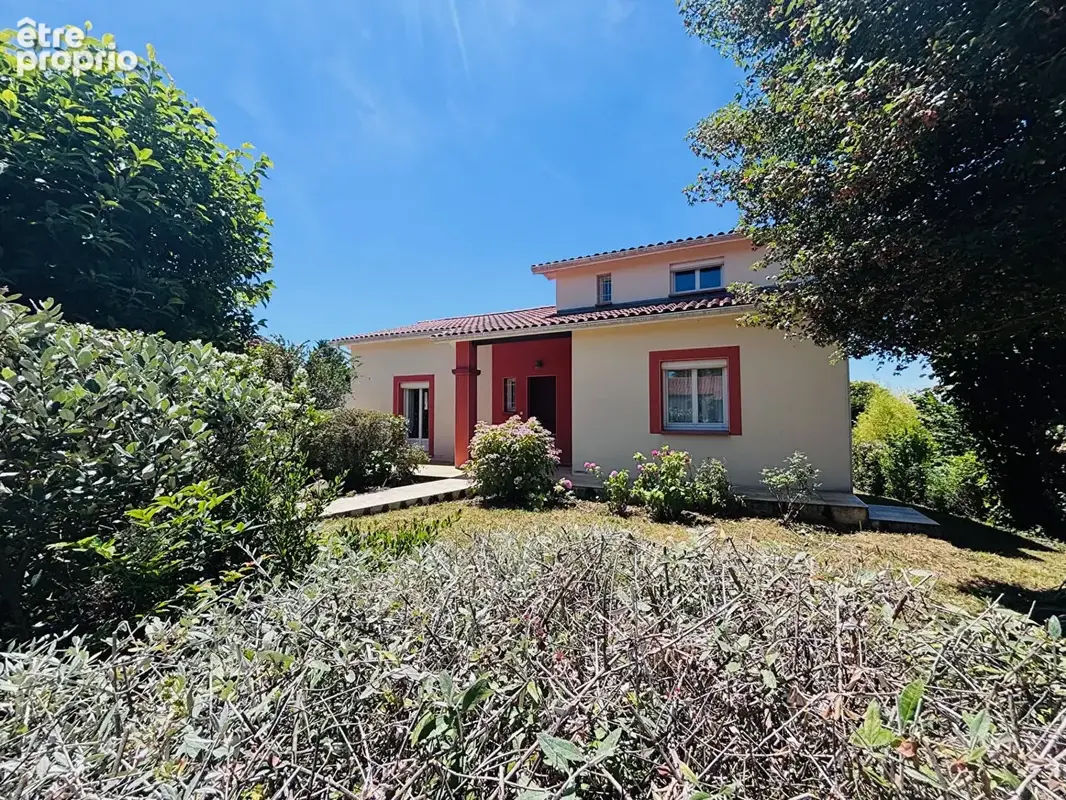 CASTELMAUROU - Maison individuelle T6 avec 4 chambres et sous sol total sur une terrain de 962m2 - photo 1