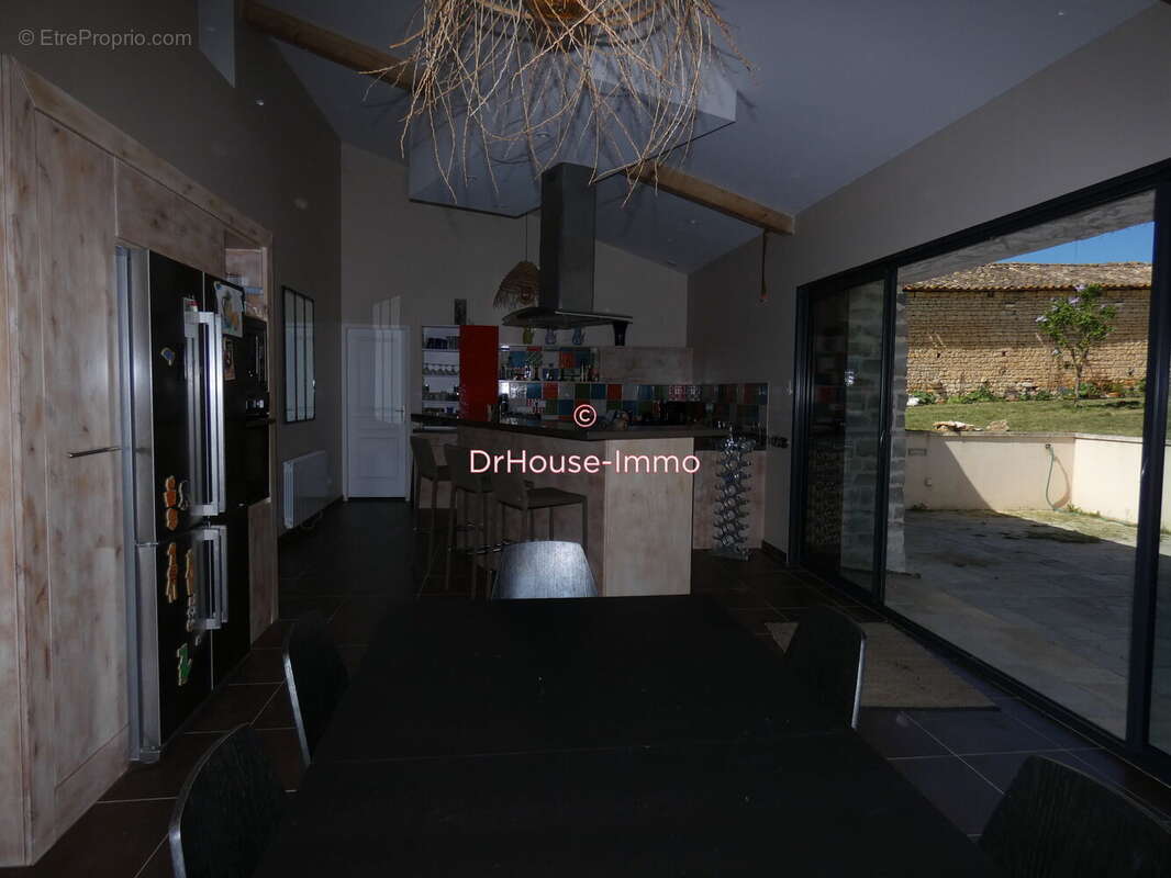Maison à CLUSSAIS-LA-POMMERAIE