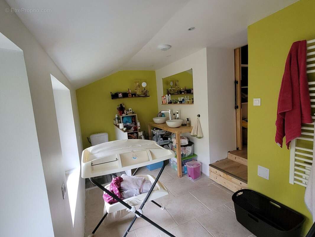 Maison à LE CHATENET-EN-DOGNON