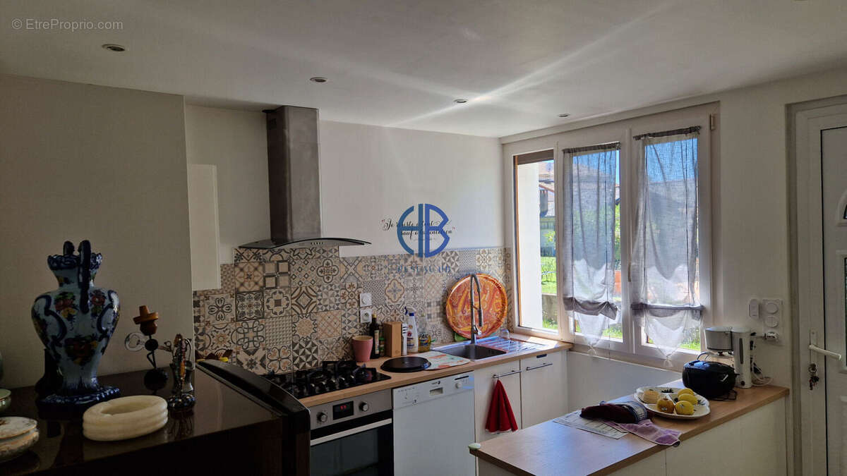 Maison Venissieux - secteur Le Charréard - photo 3