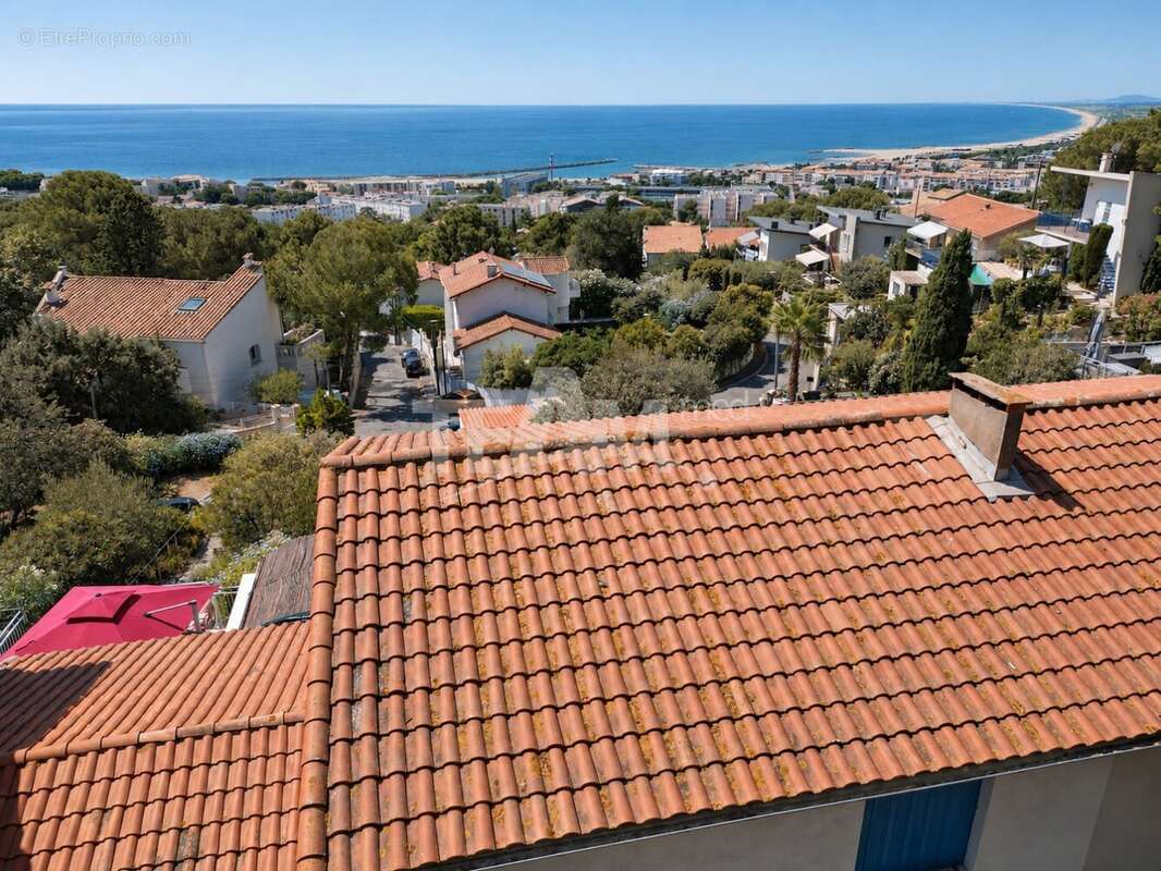SÈTE  Maison rénovée avec vue panoramique sur la mer, terrasse de 60 m² et terrain de 890 m² - photo 18