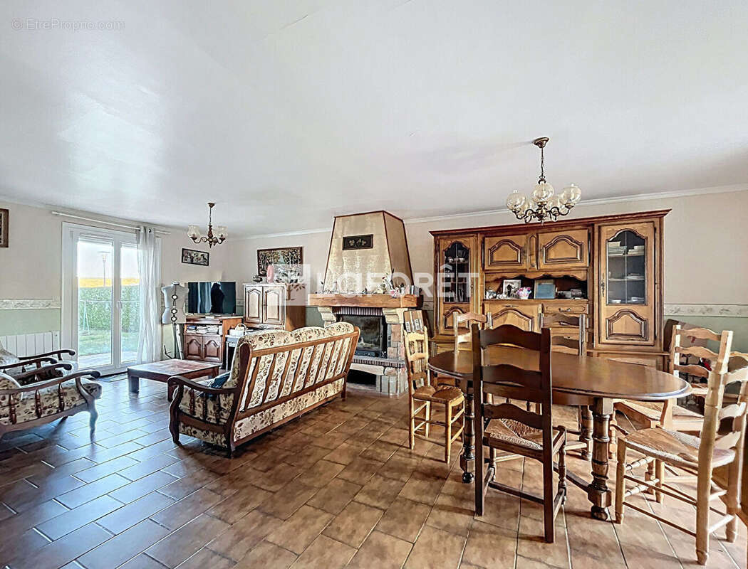 Maison à COURCELLES-SUR-SEINE