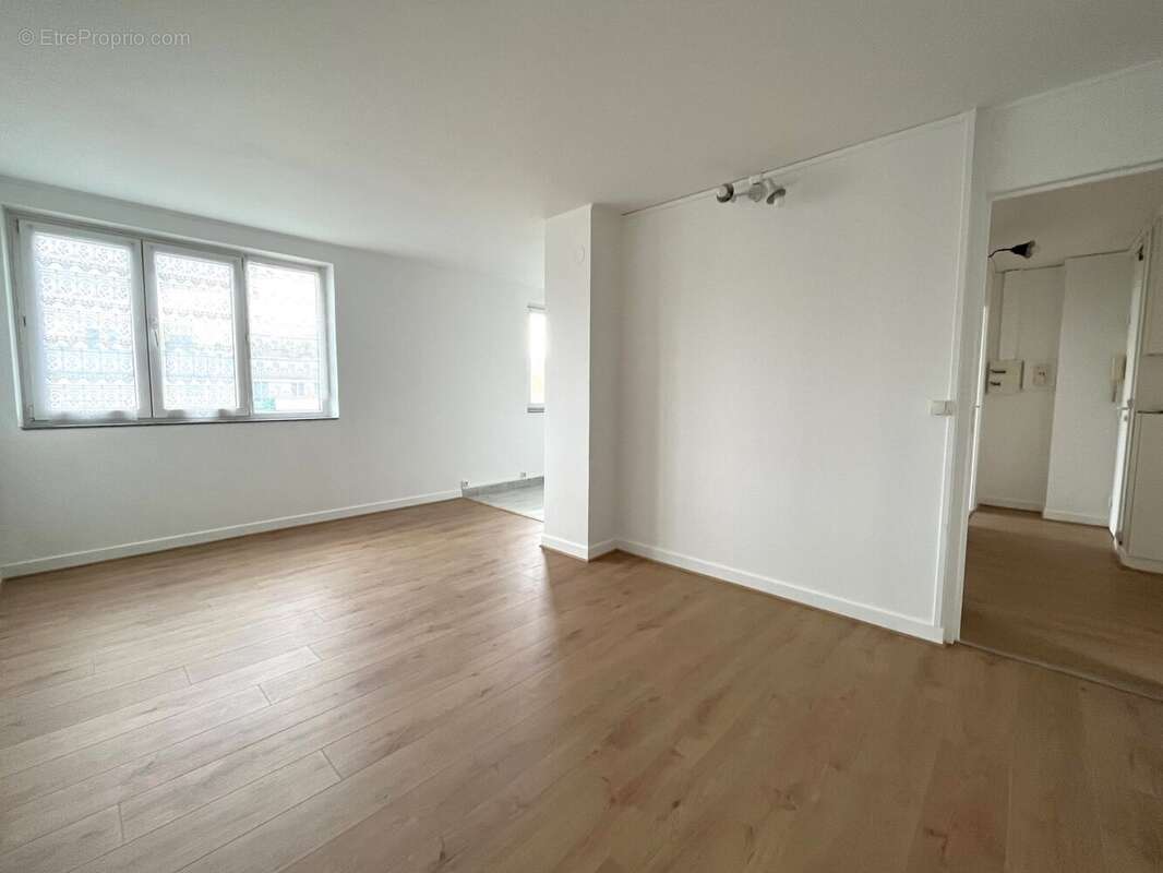 Séjour Ouest - Appartement à BAGNOLET