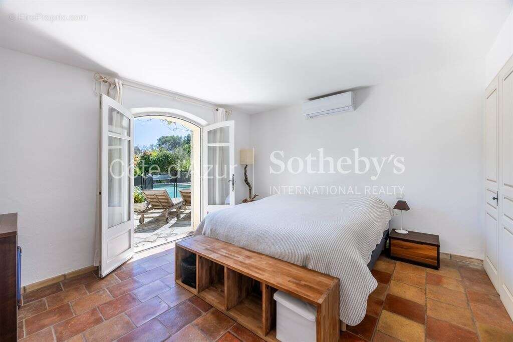 Maison à ROQUEFORT-LES-PINS