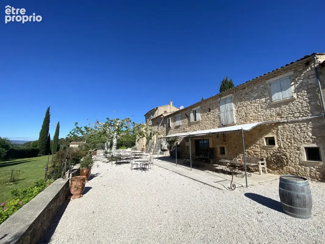 Bastide en pierres du XVIe siècle avec activités œnotouristiques sur 39 ha, à 35 minutes d’Aix-en-Provence - photo 4