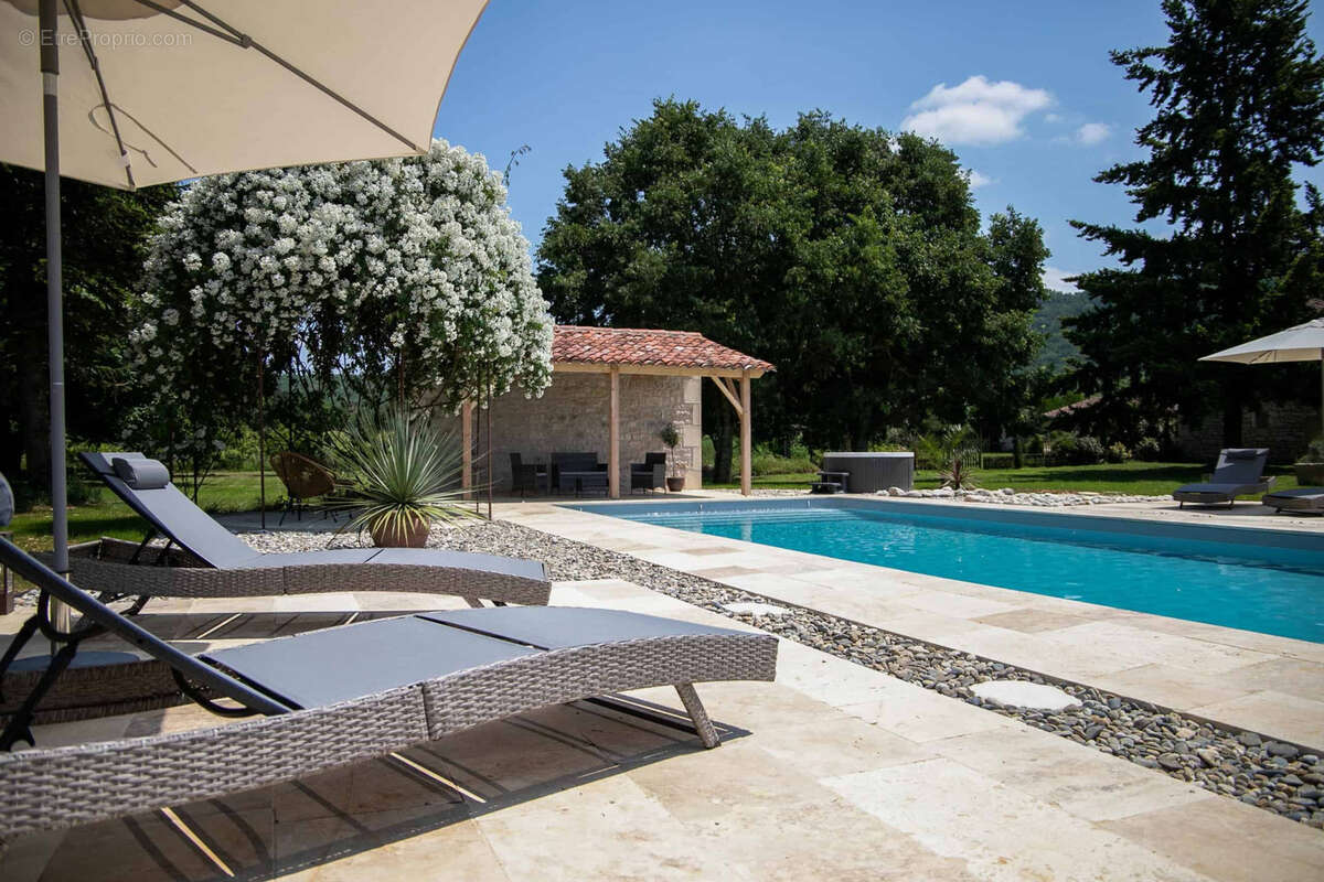 Estate with house, gite, events venue, land and pool - photo 8