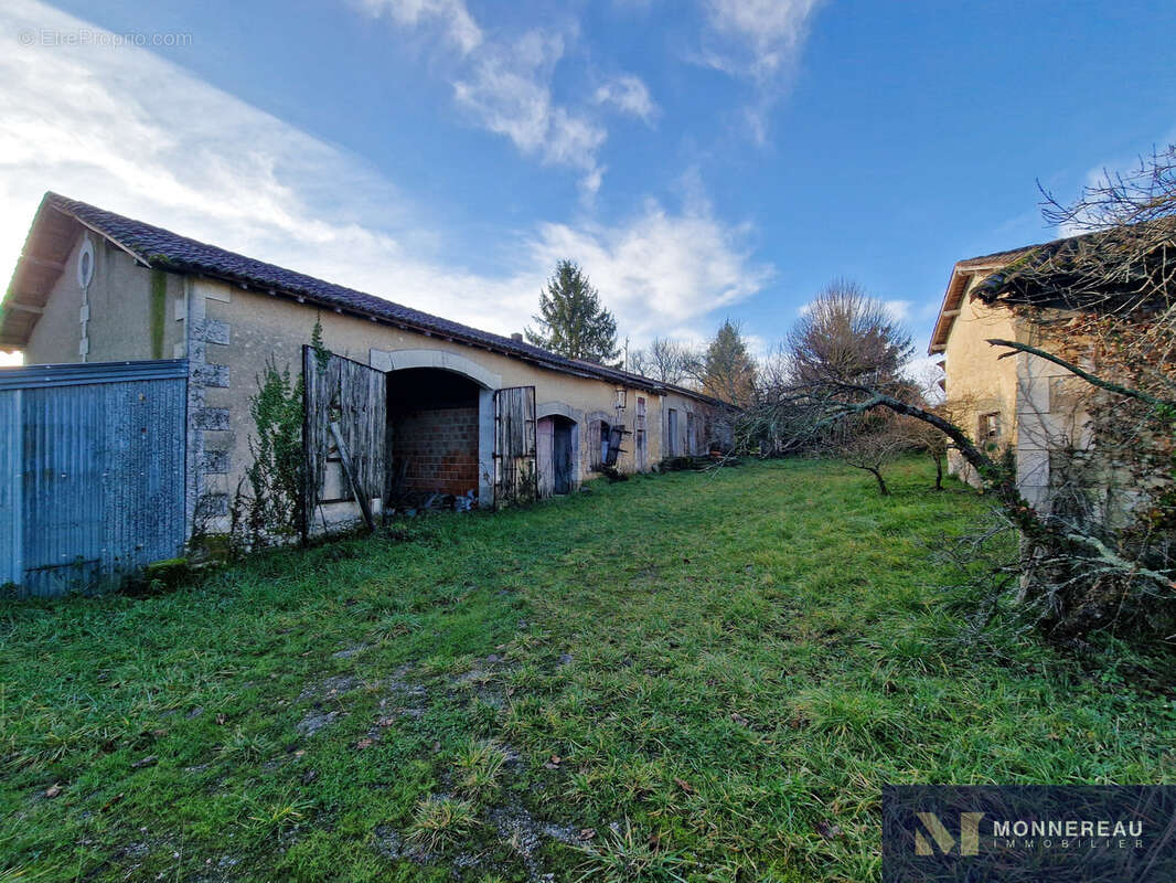 Maison à BROSSAC